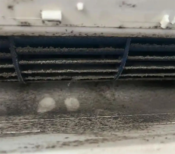 天长空调吹的风有股烧焦味是怎么回事